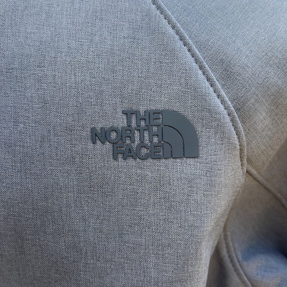 North Face wind proof, breathable and highly water resistant woman’s jacket sz S - Picture 6 of 15